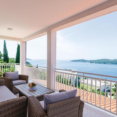 3 Bedroom Beautiful Apartment In Orasac Exterior photo