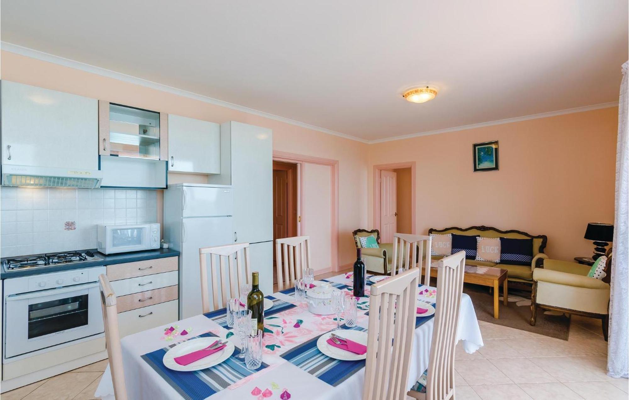 3 Bedroom Beautiful Apartment In Orasac Exterior photo