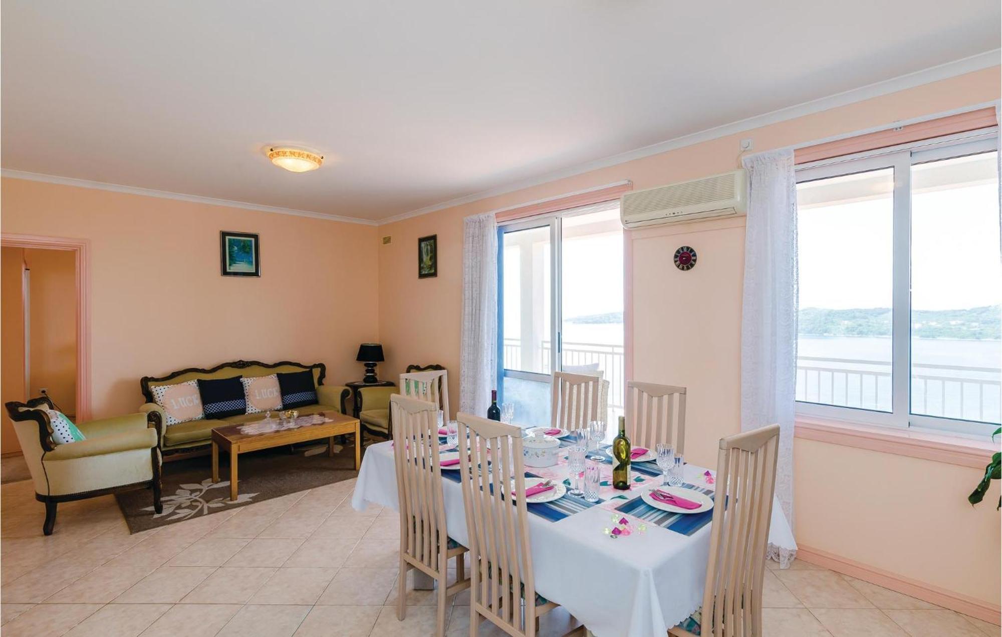 3 Bedroom Beautiful Apartment In Orasac Exterior photo