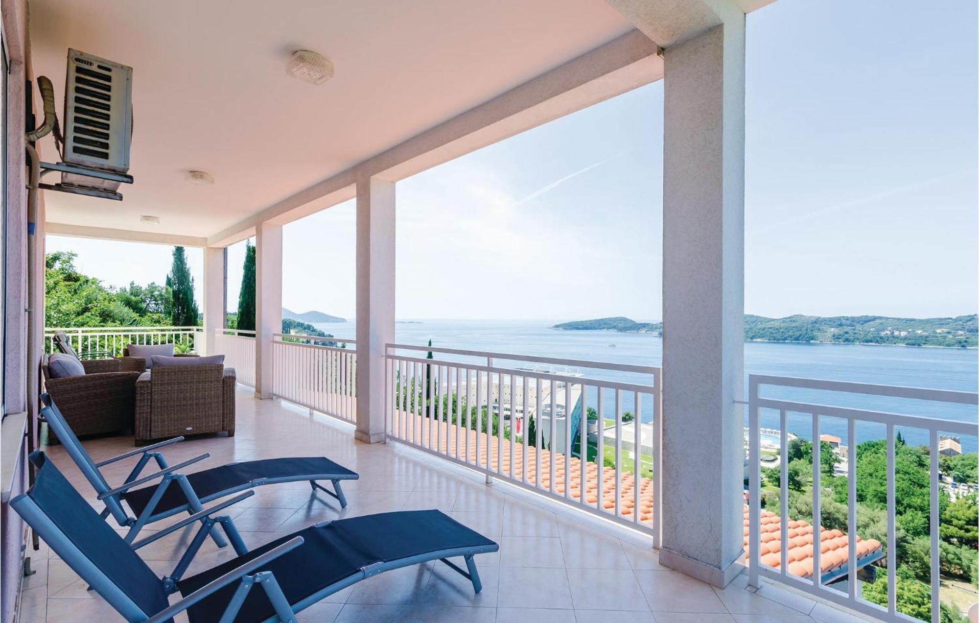 3 Bedroom Beautiful Apartment In Orasac Exterior photo