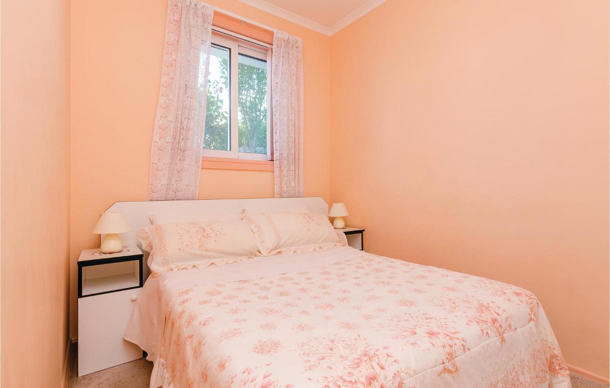 3 Bedroom Beautiful Apartment In Orasac Exterior photo